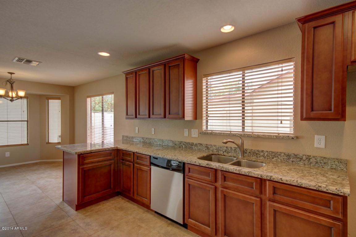 431 E Meadows Ln, Gilbert, AZ 85234 photo 4