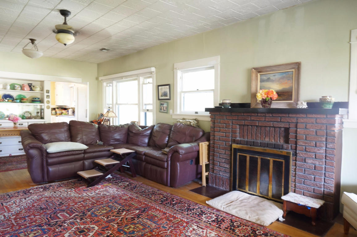 509 Powell St, Bisbee, AZ 85603 photo 2