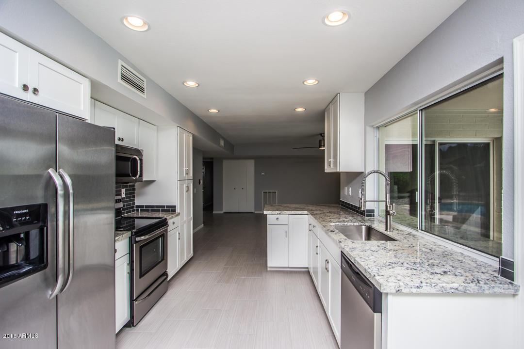 2637 E Mercer Ln, Phoenix, AZ 85028 photo 12