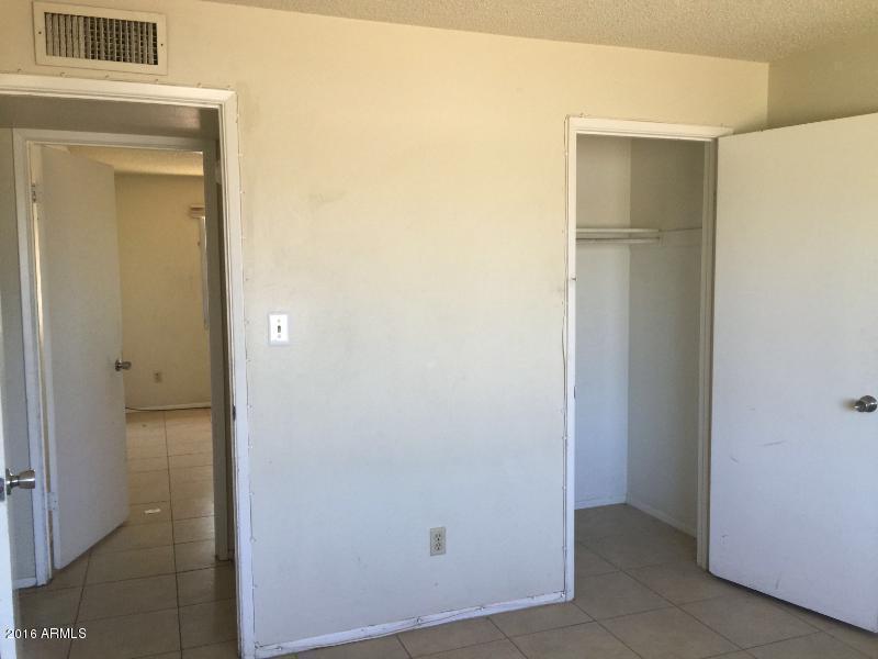 3110 N 80th Ln, Phoenix, AZ 85033 photo 4