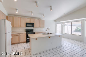 1649 E Laurel Ave, Gilbert, AZ 85234 photo 9