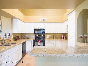 520 W Comstock Dr, Gilbert, AZ 85233 photo 6