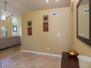 520 W Comstock Dr, Gilbert, AZ 85233 photo 3