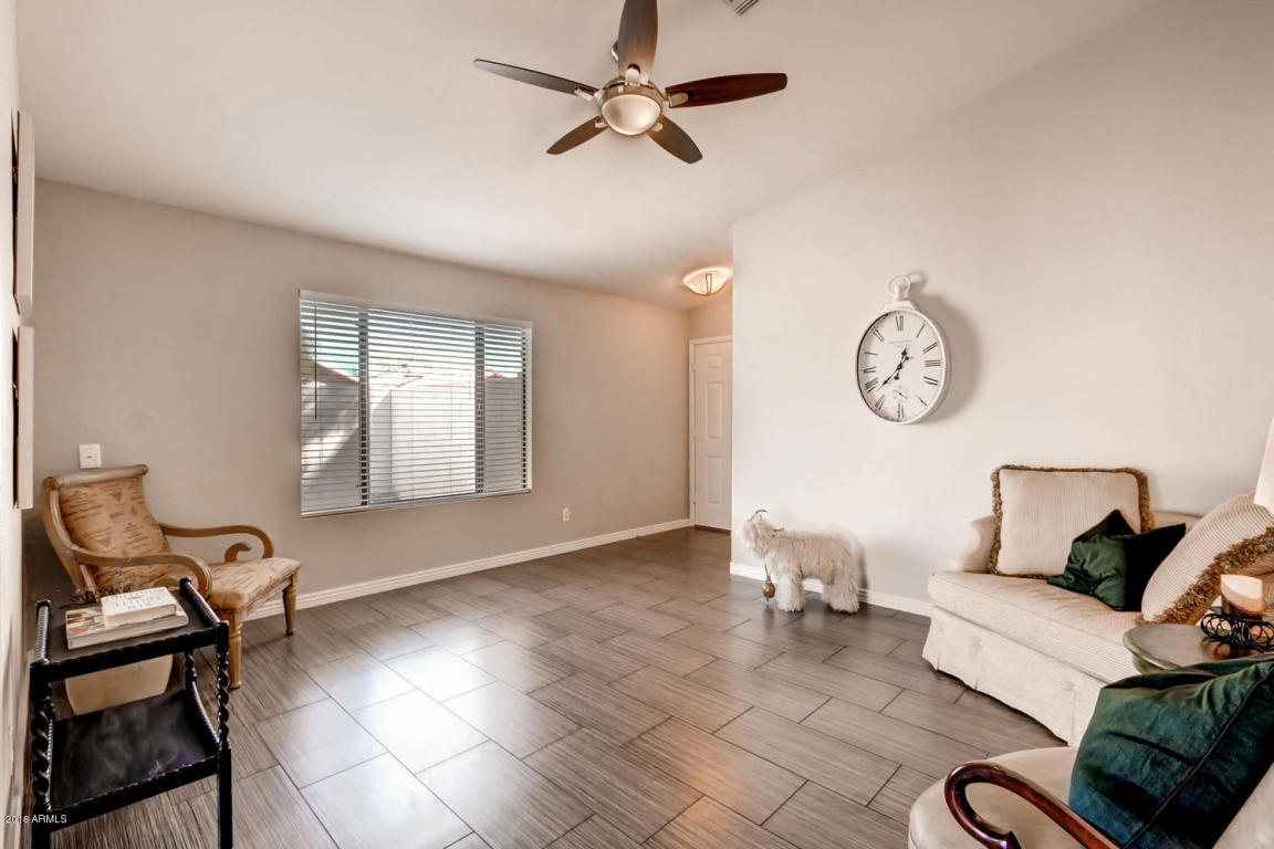 2146 E Robin Ln, Phoenix, AZ 85024 photo 4