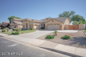 105 E Frances Ln, Gilbert, AZ 85295 photo 1