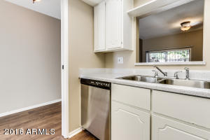 2910 E Verde Ln, Phoenix, AZ 85016 photo 8