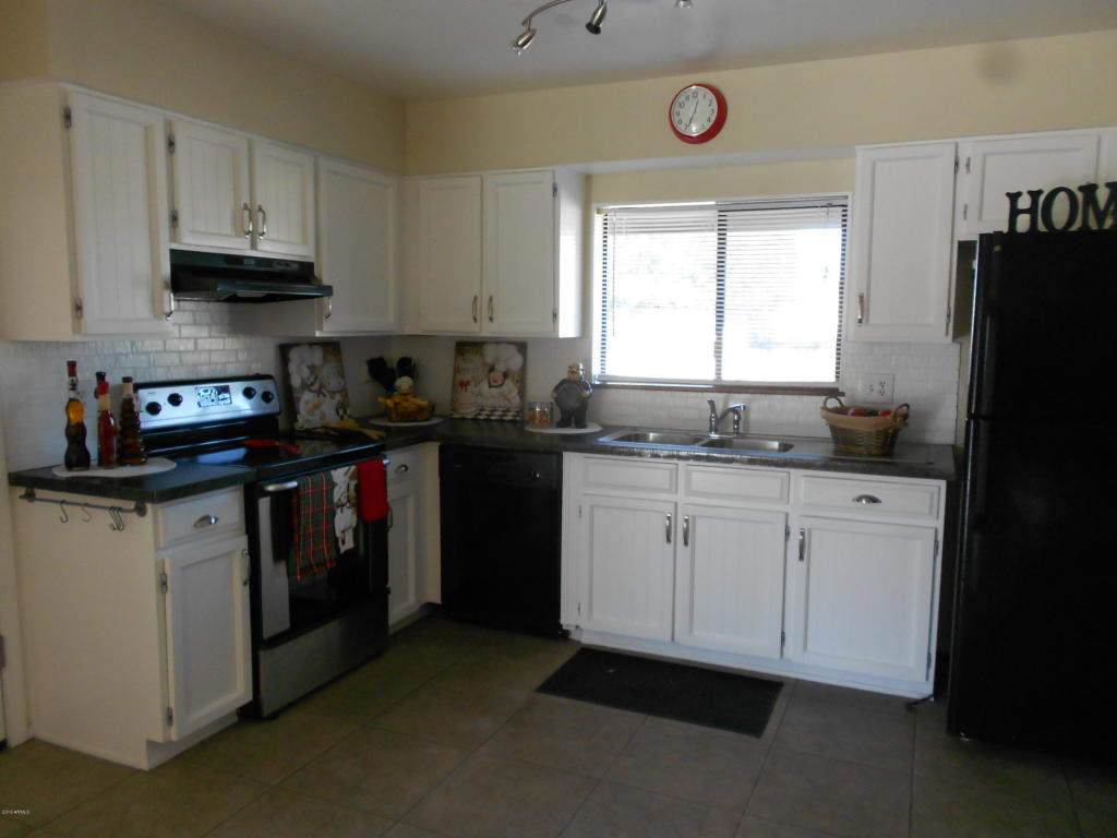 2153 E Betty Elyse Ln, Phoenix, AZ 85022 photo 9
