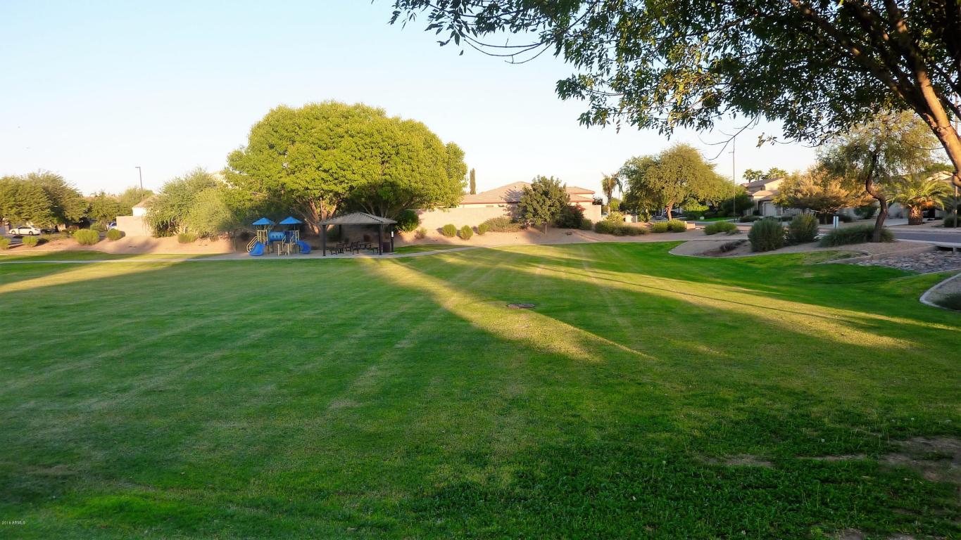 2446 E Carla Vista Dr, Gilbert, AZ 85295 photo 32