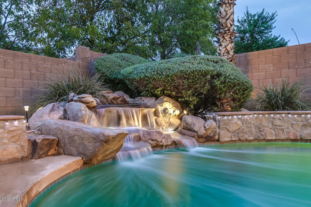 2034 E Soft Wind Dr, Phoenix, AZ 85024 photo 3