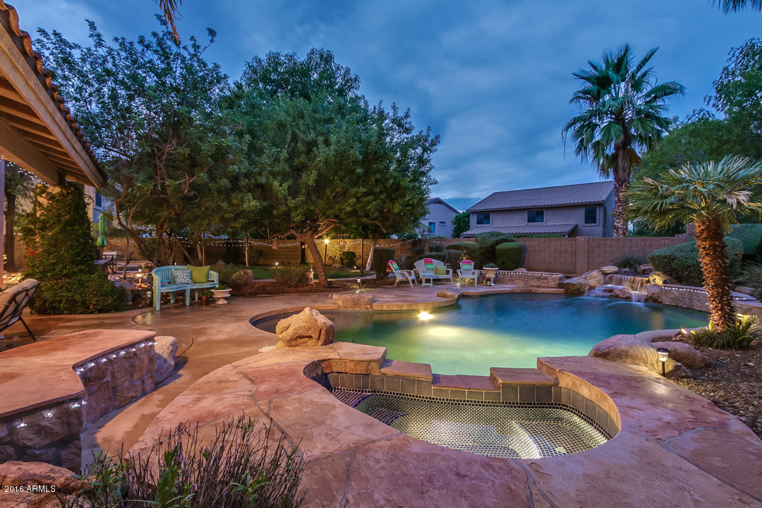 2034 E Soft Wind Dr, Phoenix, AZ 85024 photo 2