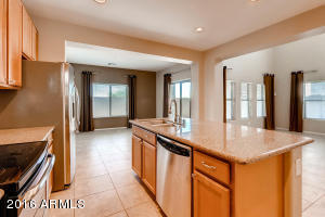 3846 E Branham Ln, Phoenix, AZ 85042 photo 8