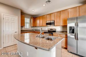 3846 E Branham Ln, Phoenix, AZ 85042 photo 10