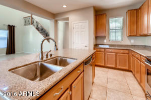 3846 E Branham Ln, Phoenix, AZ 85042 photo 9