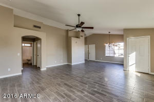3046 S 65th Dr, Phoenix, AZ 85043 photo 2