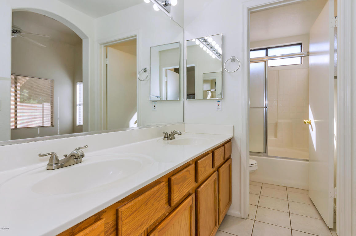 3235 E Hononegh Dr, Phoenix, AZ 85050 photo 8