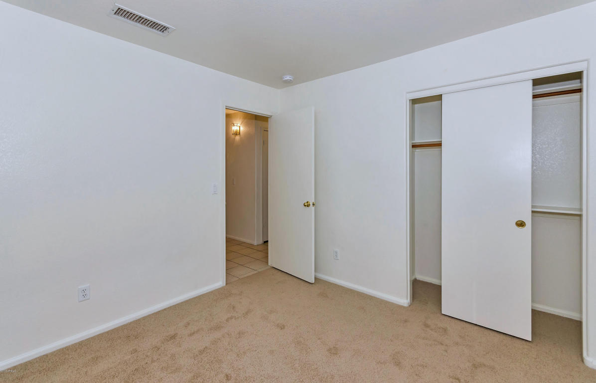 3235 E Hononegh Dr, Phoenix, AZ 85050 photo 4