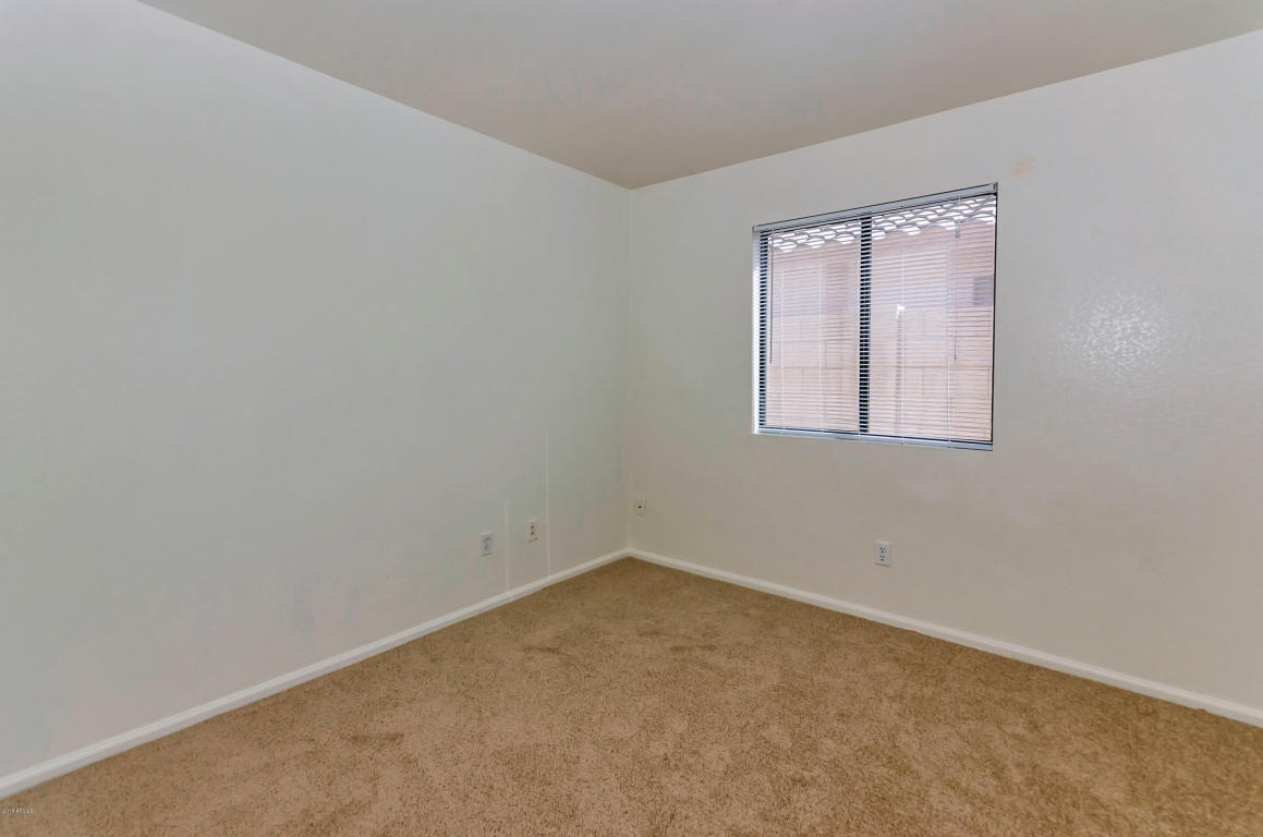 3235 E Hononegh Dr, Phoenix, AZ 85050 photo 2