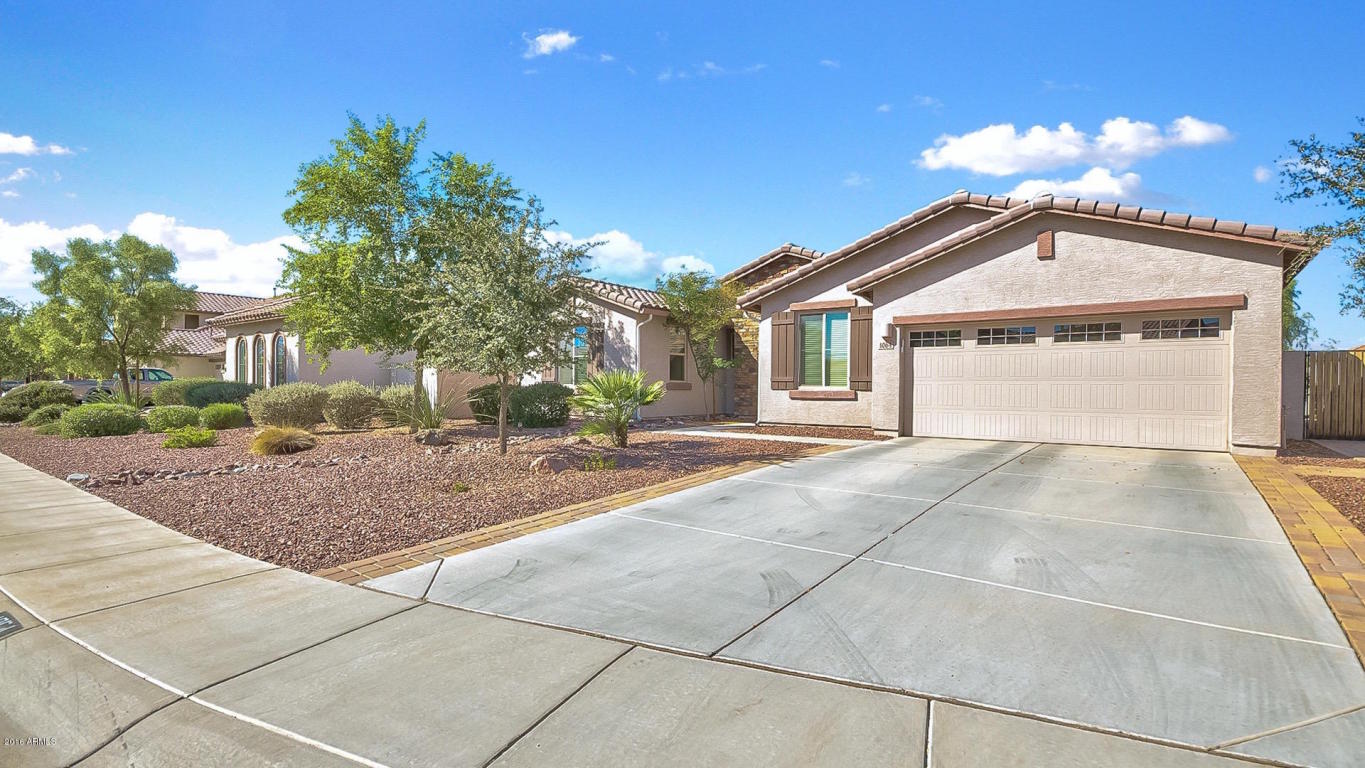 1064 E Periwinkle Way, Gilbert, AZ 85297 photo 4
