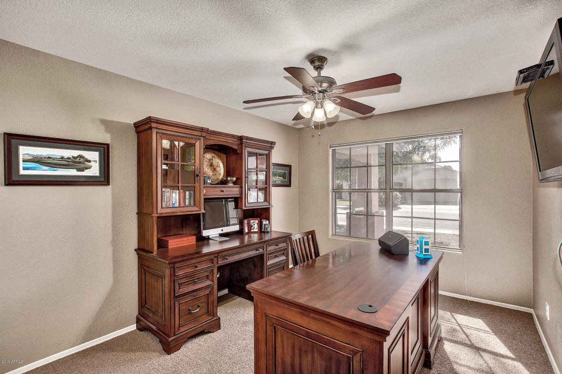 2052 E Smoke Tree Rd, Gilbert, AZ 85296 photo 4