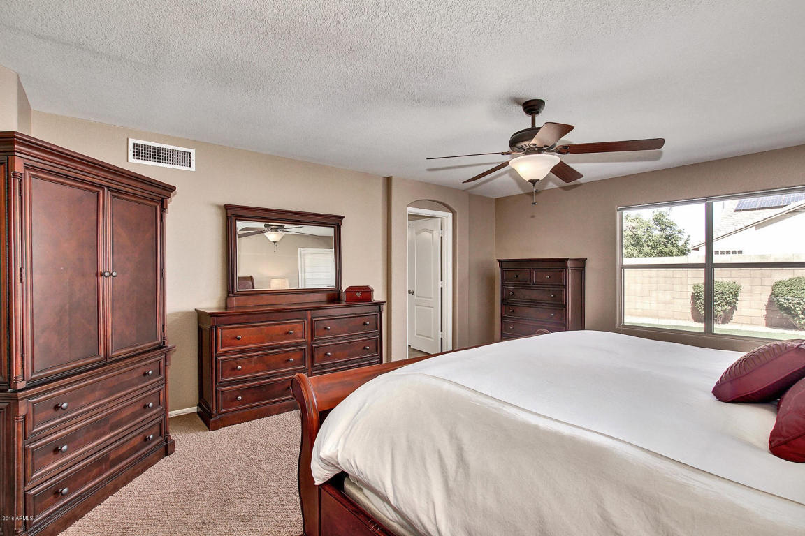 2052 E Smoke Tree Rd, Gilbert, AZ 85296 photo 9