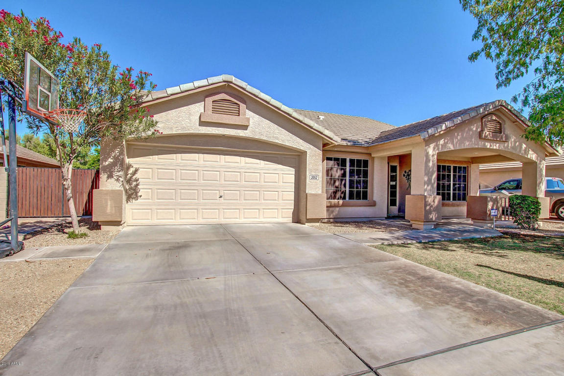 2052 E Smoke Tree Rd, Gilbert, AZ 85296 photo 3