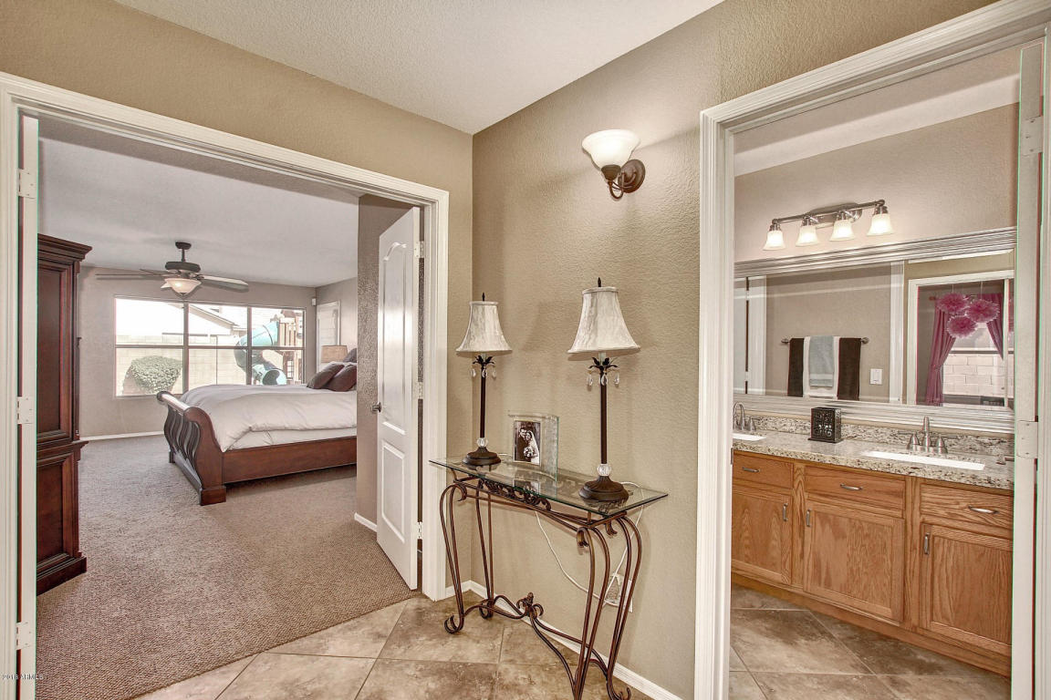 2052 E Smoke Tree Rd, Gilbert, AZ 85296 photo 7
