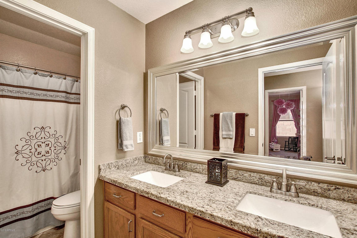 2052 E Smoke Tree Rd, Gilbert, AZ 85296 photo 8