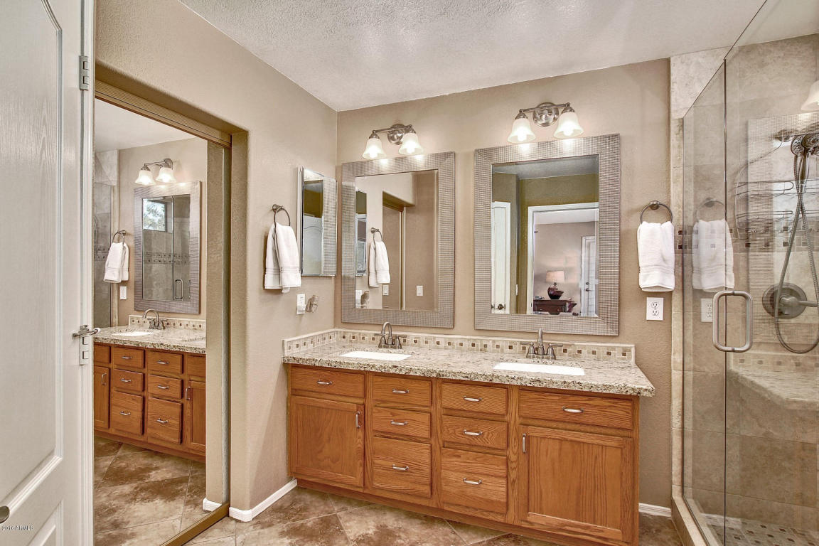 2052 E Smoke Tree Rd, Gilbert, AZ 85296 photo 12
