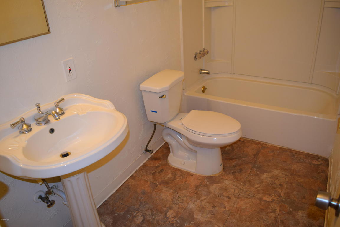 7537 W Mitchell Dr, Phoenix, AZ 85033 photo 13