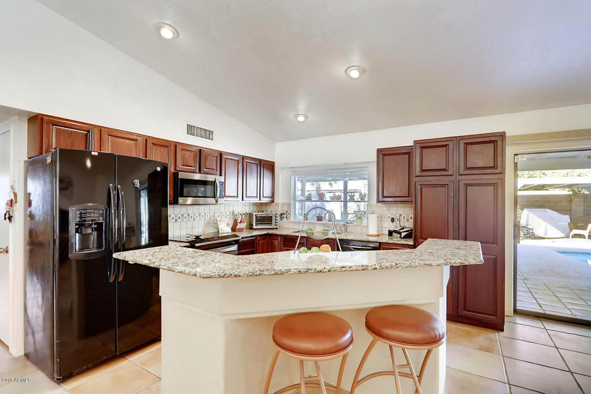 424 E Le Marche Ave, Phoenix, AZ 85022 photo 2
