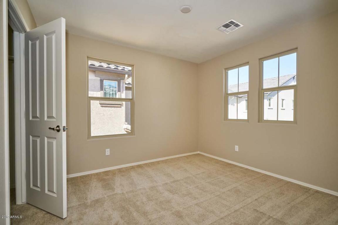 874 S Pheasant Dr, Gilbert, AZ 85296 photo 2
