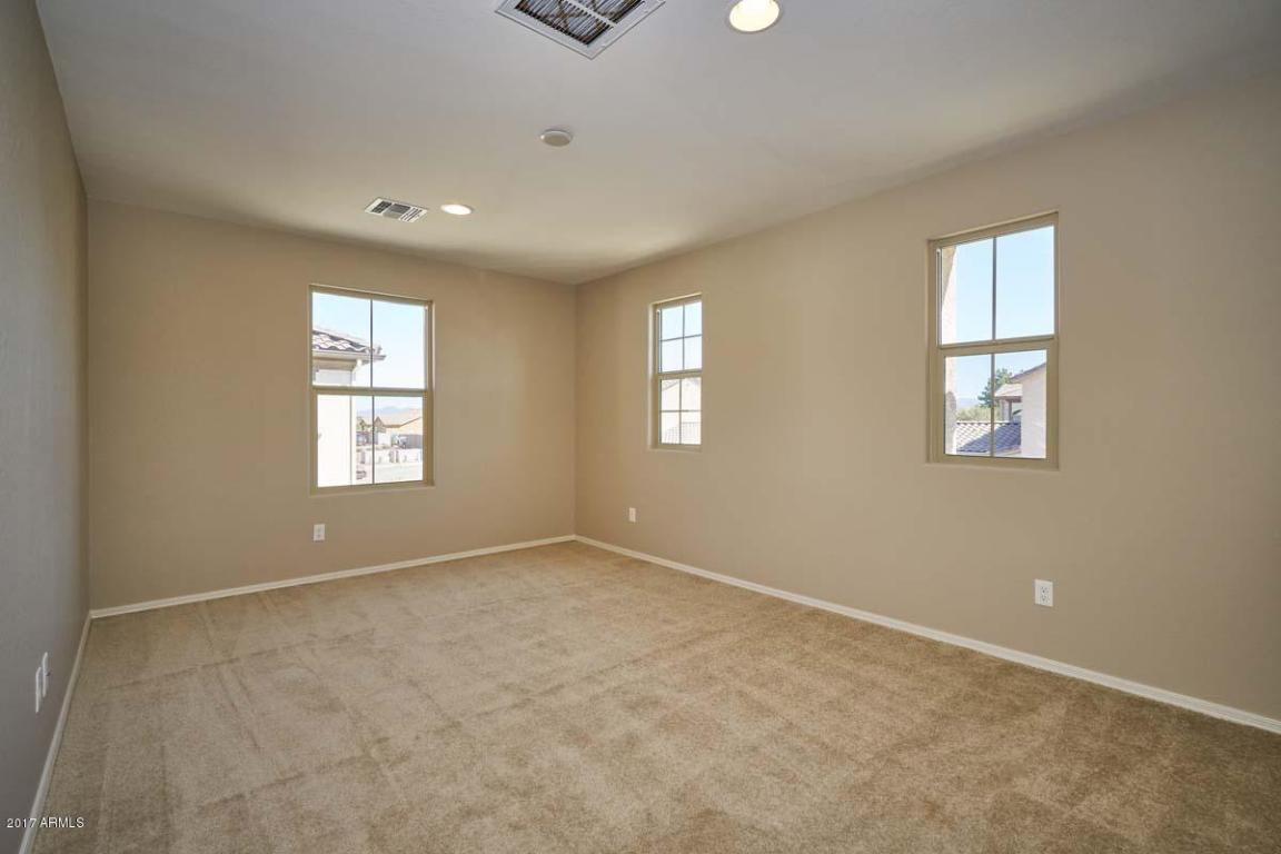 874 S Pheasant Dr, Gilbert, AZ 85296 photo 3