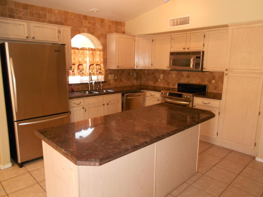 4522 E Rock Wren Rd, Phoenix, AZ 85044 photo 2