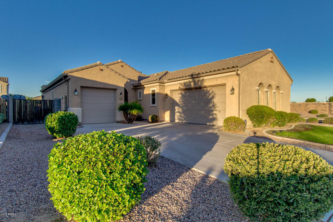 3138 E Santa Fe Ln, Gilbert, AZ 85297 photo 2