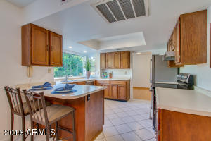 2302 W Winchcomb Dr, Phoenix, AZ 85023 photo 9