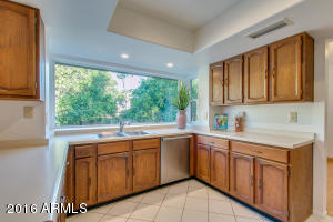 2302 W Winchcomb Dr, Phoenix, AZ 85023 photo 10