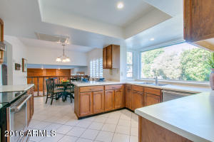 2302 W Winchcomb Dr, Phoenix, AZ 85023 photo 12