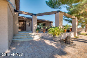 2302 W Winchcomb Dr, Phoenix, AZ 85023 photo 4