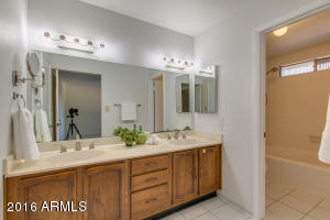 2302 W Winchcomb Dr, Phoenix, AZ 85023 photo 21