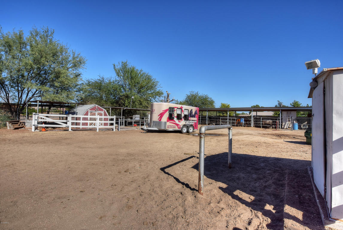 846 E Roberts Rd, Phoenix, AZ 85022 photo 9