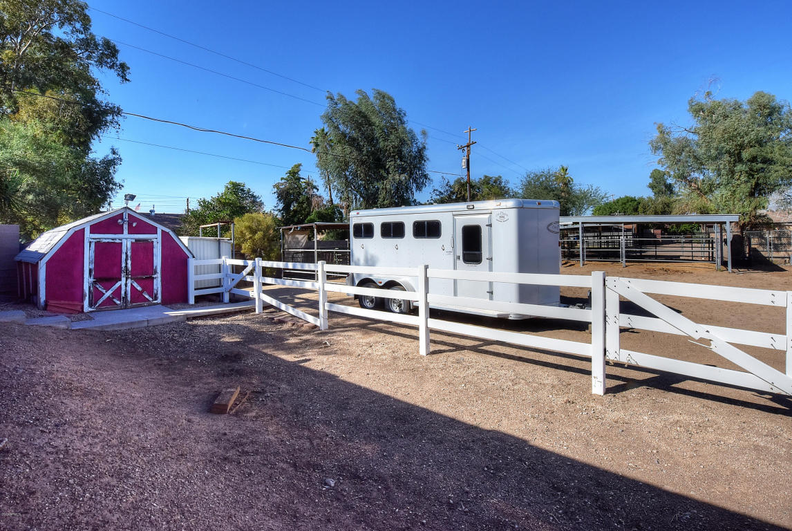 846 E Roberts Rd, Phoenix, AZ 85022 photo 8