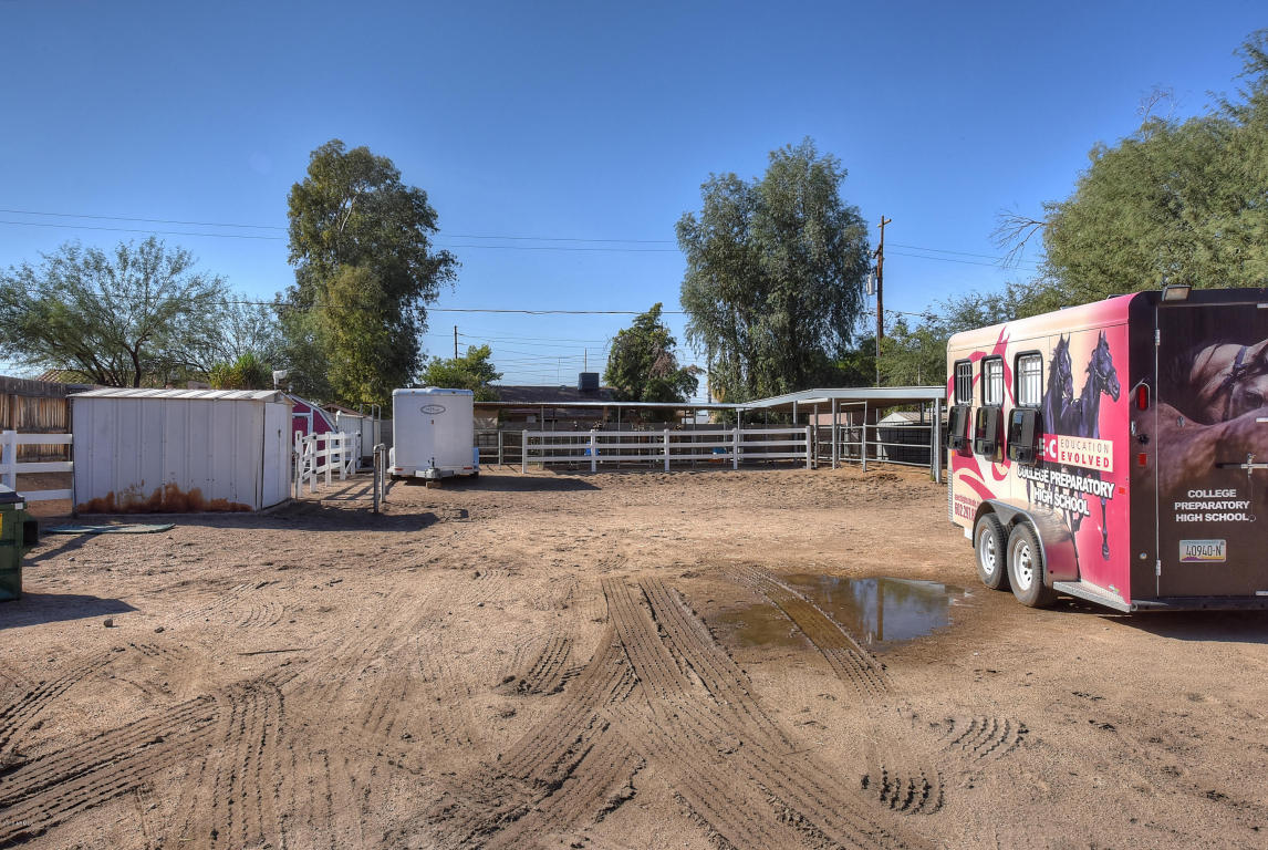 846 E Roberts Rd, Phoenix, AZ 85022 photo 7