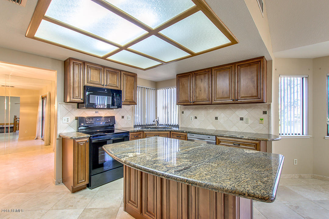1826 E Sharon Dr, Phoenix, AZ 85022 photo 3