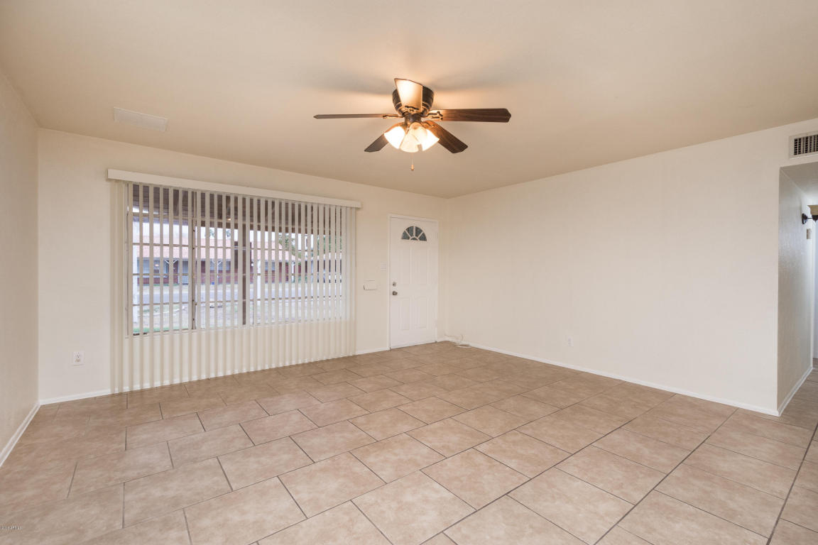 3945 W Cavalier Dr, Phoenix, AZ 85019 photo 2