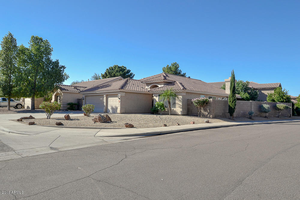 866 N Abilene Dr, Gilbert, AZ 85233 photo 2