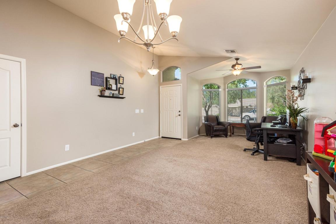2935 E Whispering Wind Dr, Phoenix, AZ 85024 photo 2