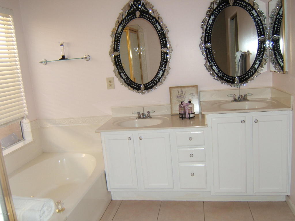1534 E Beacon Dr, Gilbert, AZ 85234 photo 8