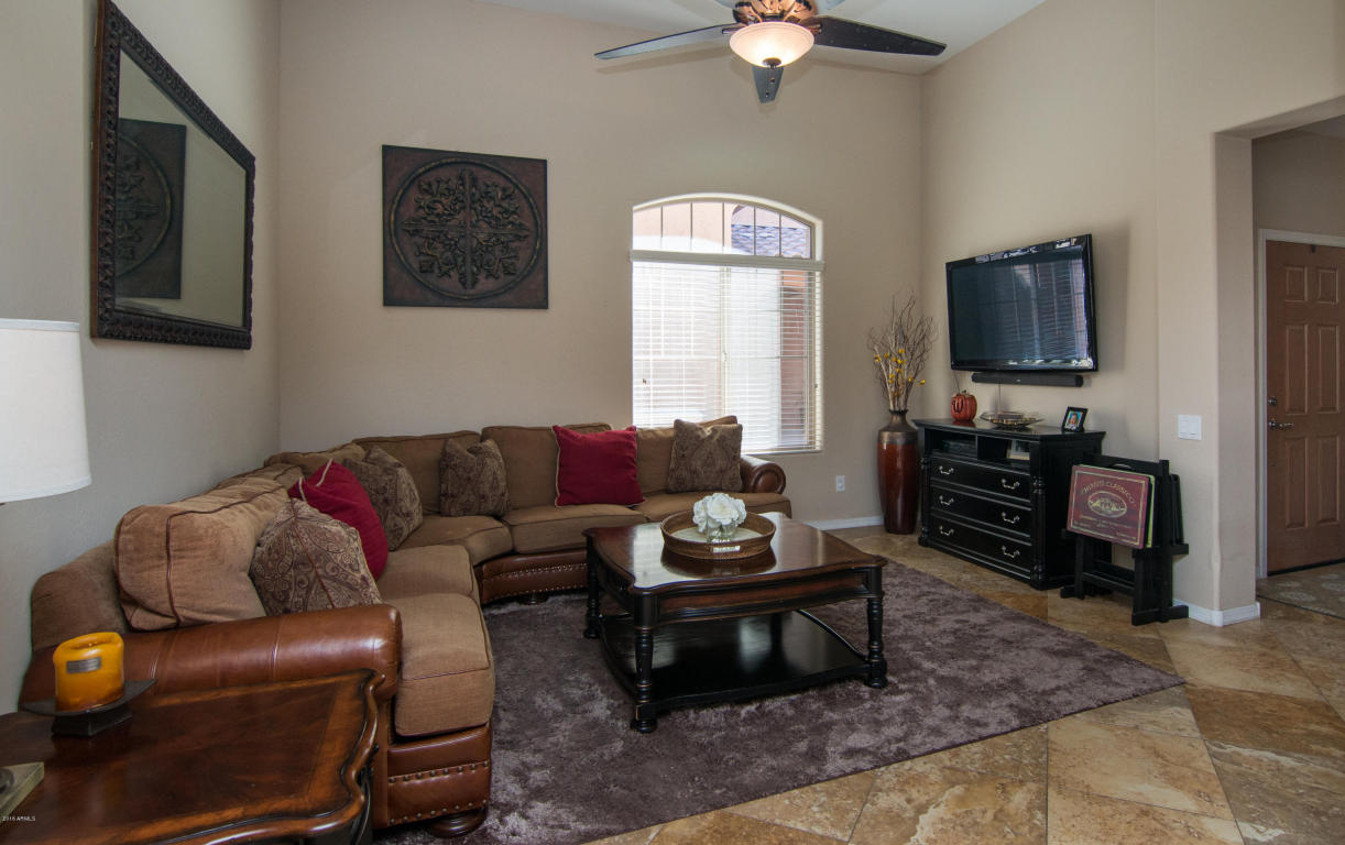 3936 E Cat Balue Dr, Phoenix, AZ 85050 photo 2