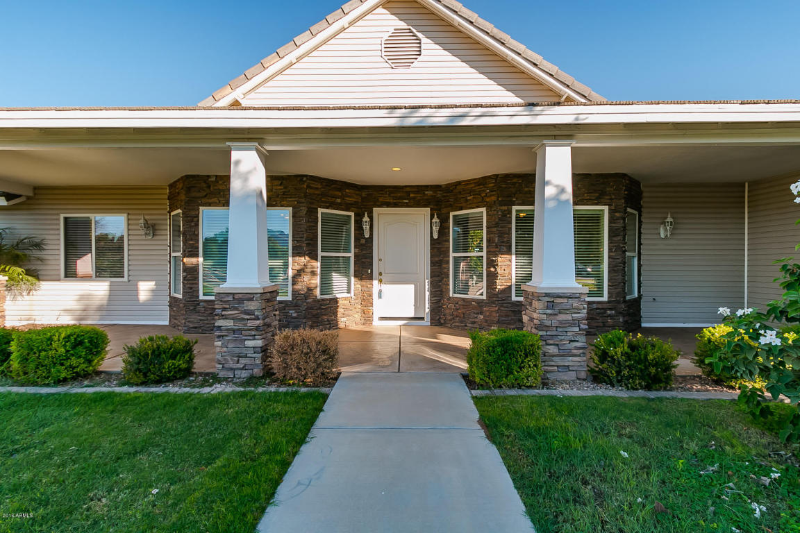 18110 E Sunnybrook Ln, Gilbert, AZ 85298 photo 1