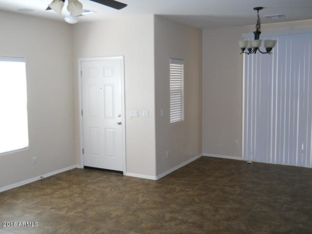 952 S Hawk Ln, Gilbert, AZ 85296 photo 4